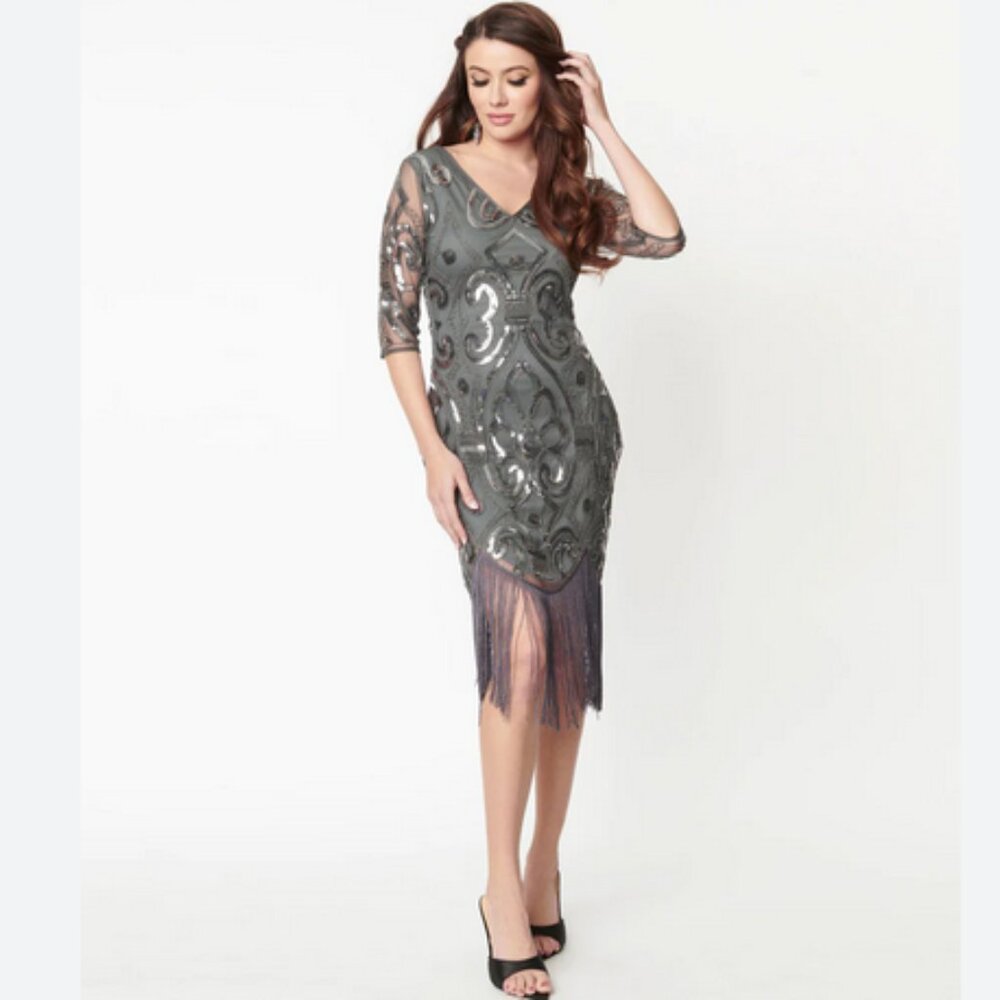 Unique Vintage Medium Grey Silver Sparkly Fringe Flapper Dress w/ Sleeves